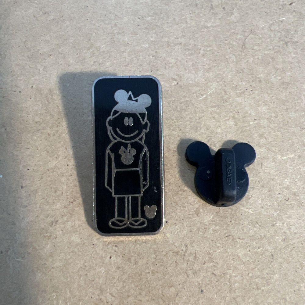 Disney Trading Pin Hidden Mickey Series III Daughter‎ with Mouse Ears